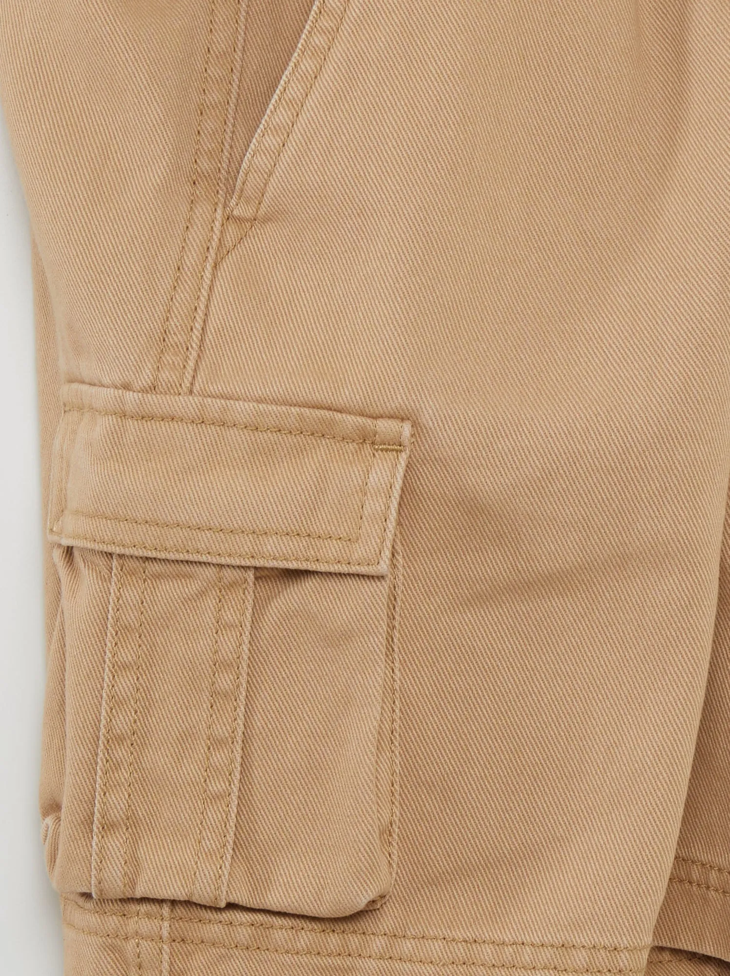 Bermuda dritti con tasche sui lati - BEIGE