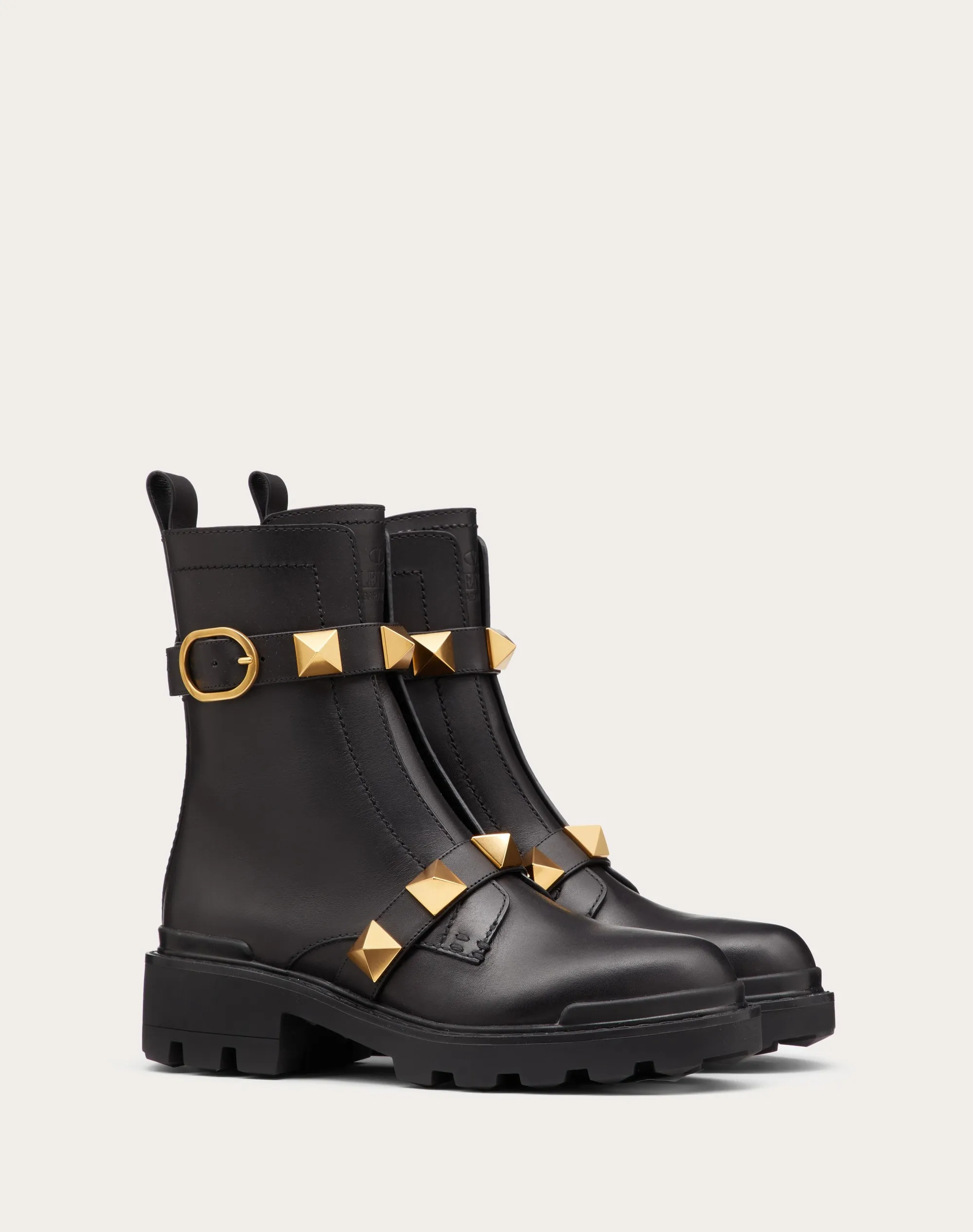 Combat boot with Roman stud in vitello - 40mm.
