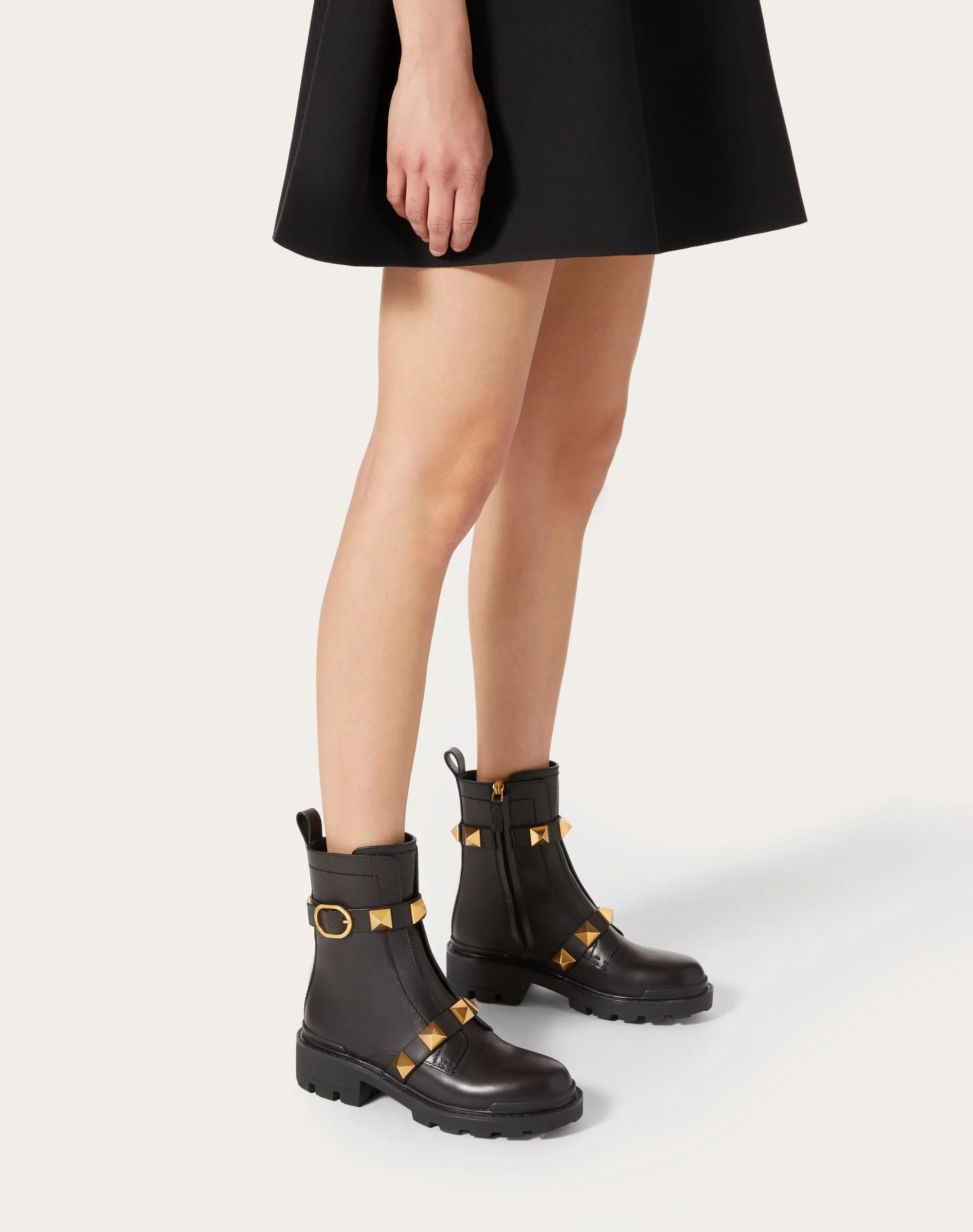 Combat boot with Roman stud in vitello - 40mm.