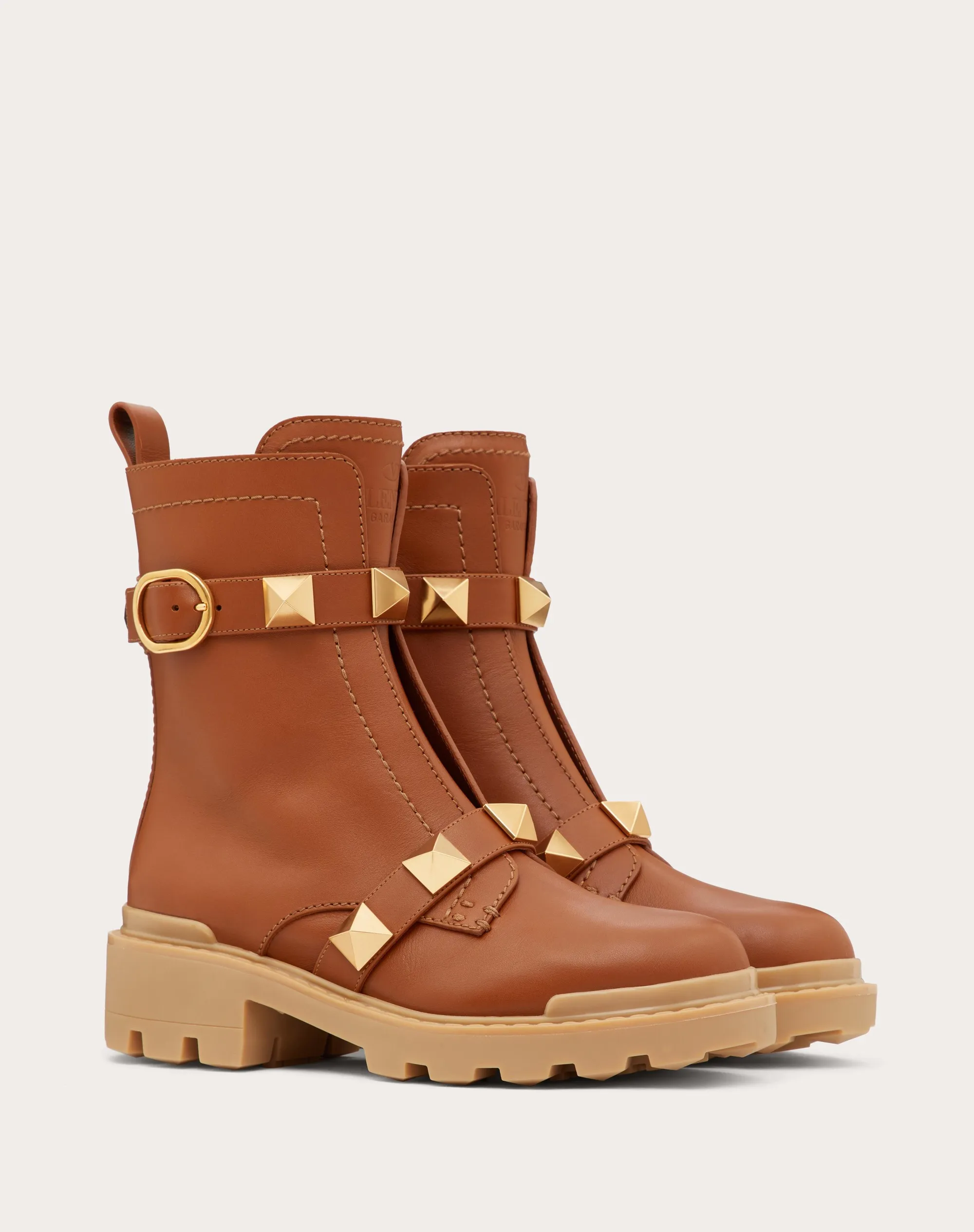 Combat boot with Roman stud in vitello - 40mm.