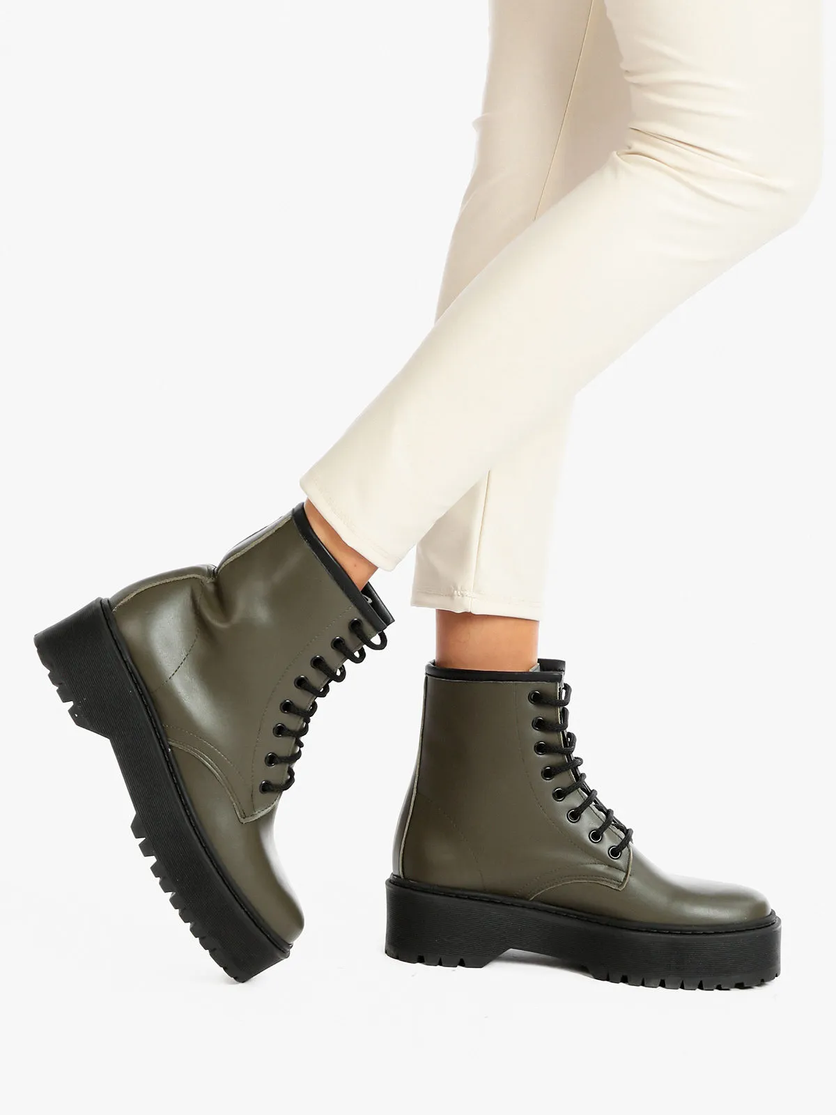 Combat leather boots for women with platform - Solada