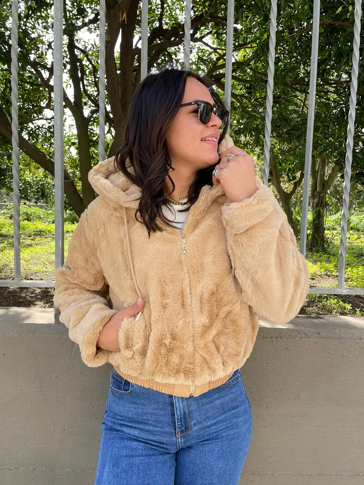 Eco fur hoodie with zipper.