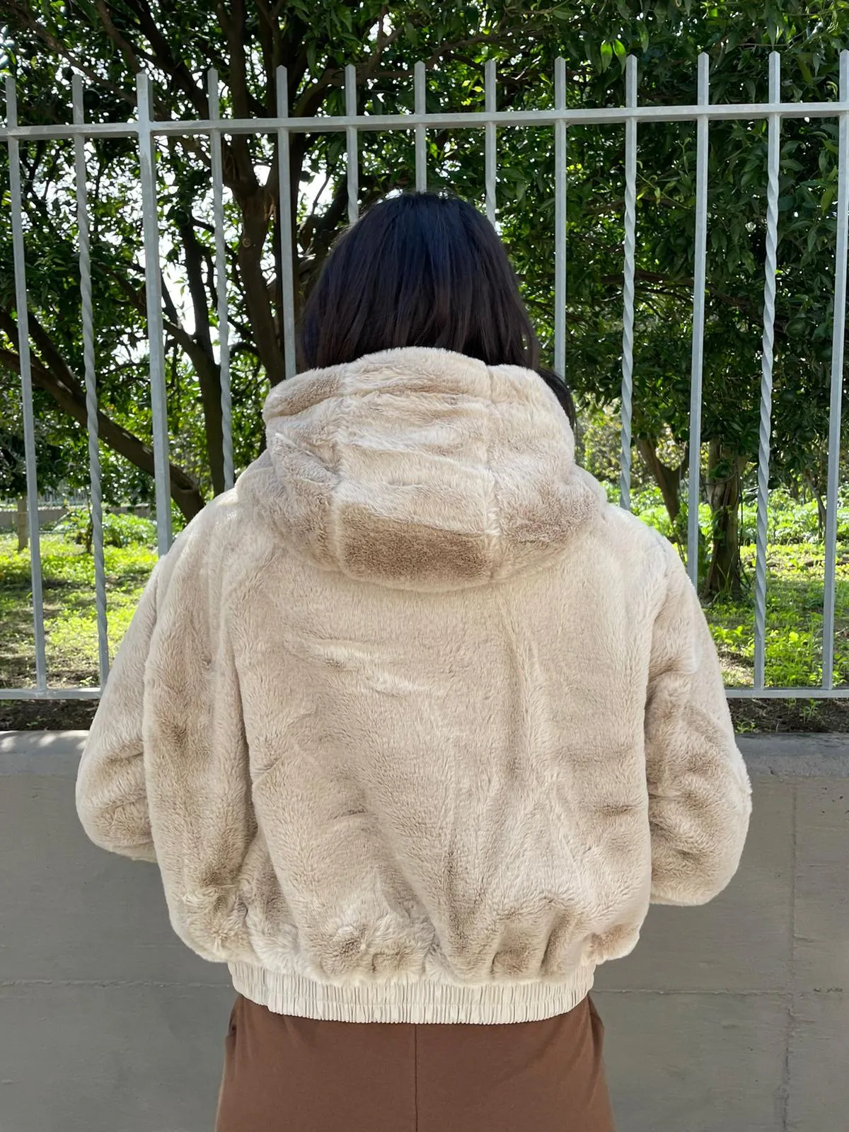 Eco fur hoodie with zipper.