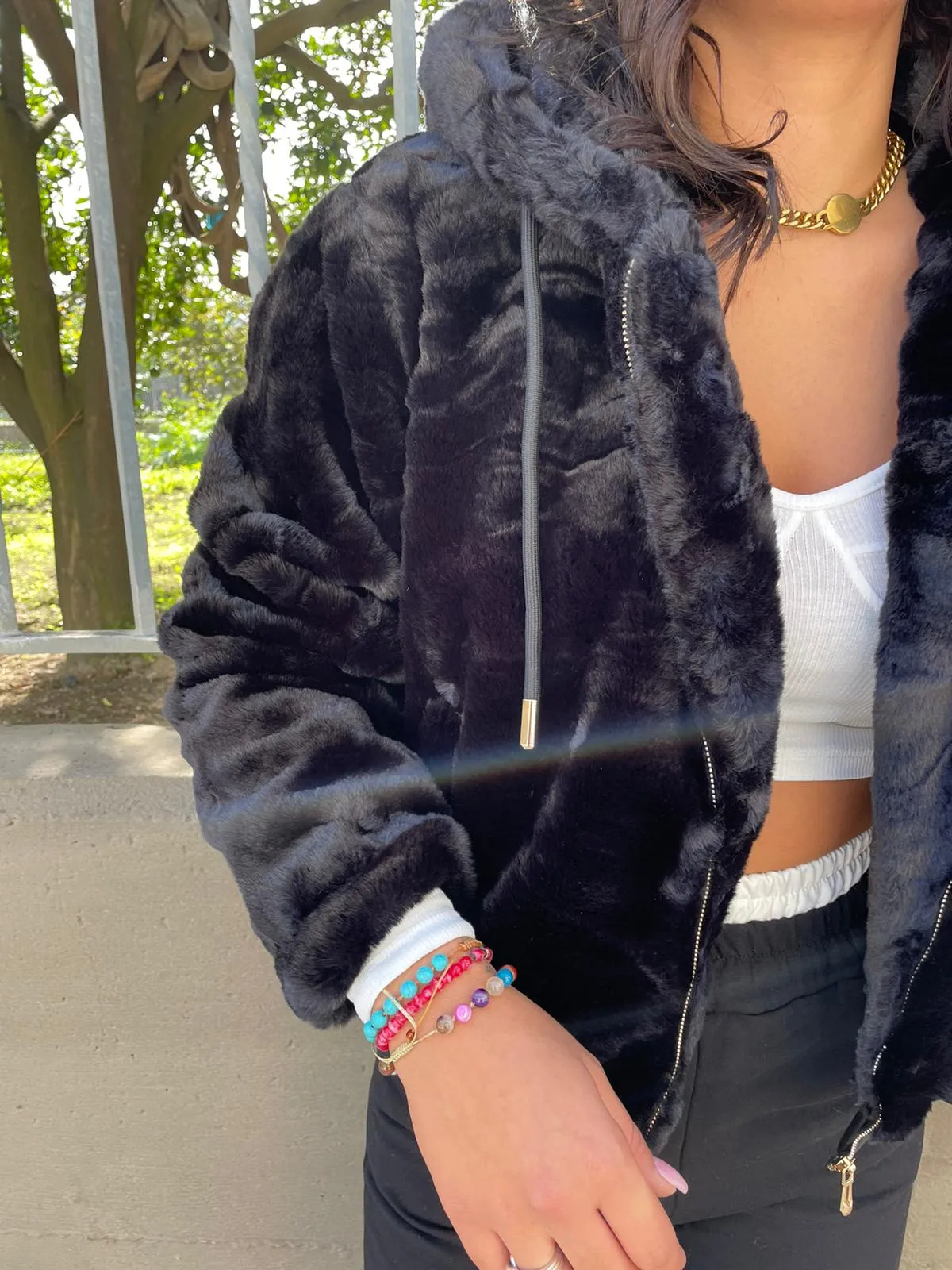 Eco fur hoodie with zipper.