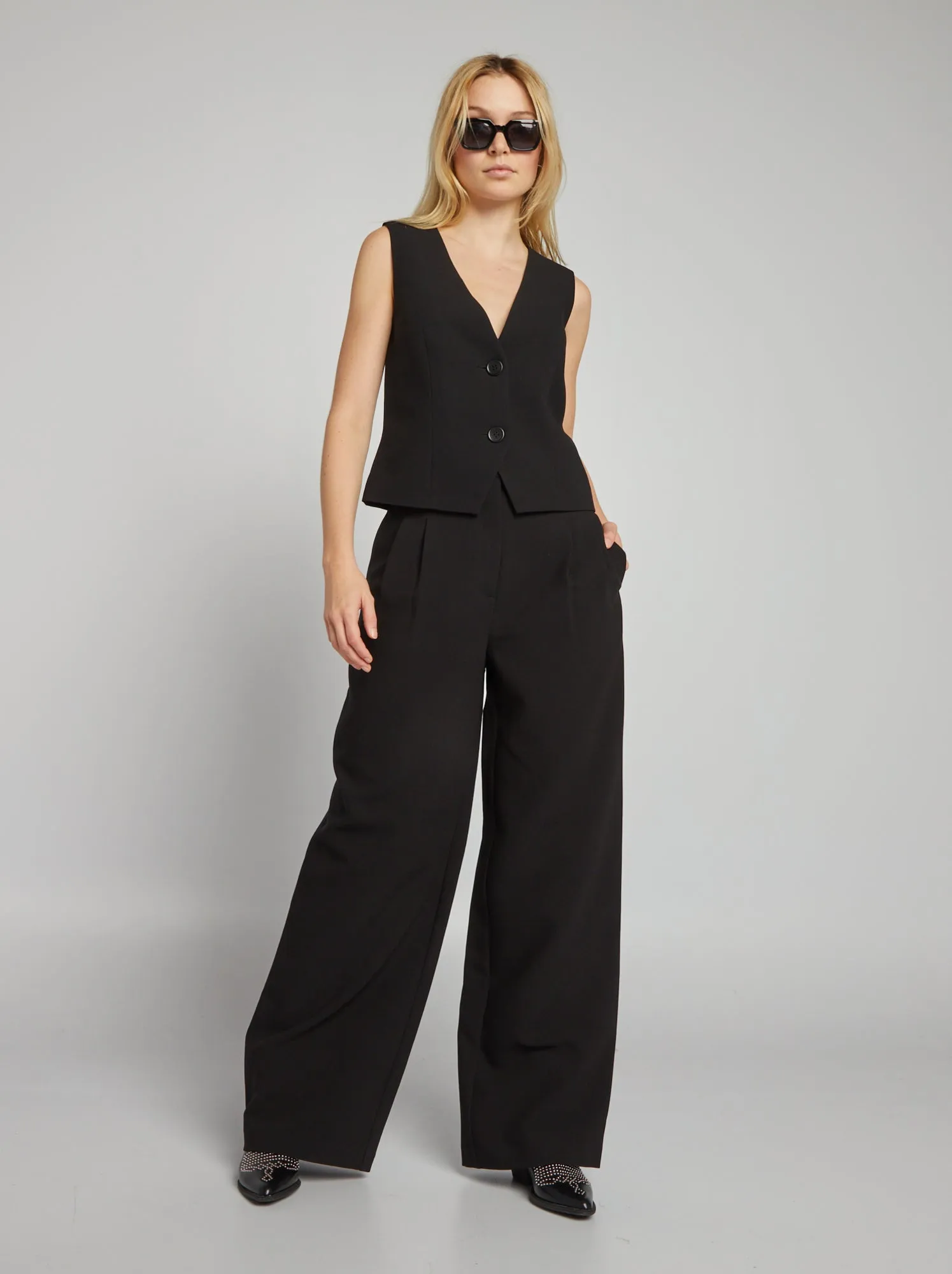 High-waisted wide-leg pants - black.