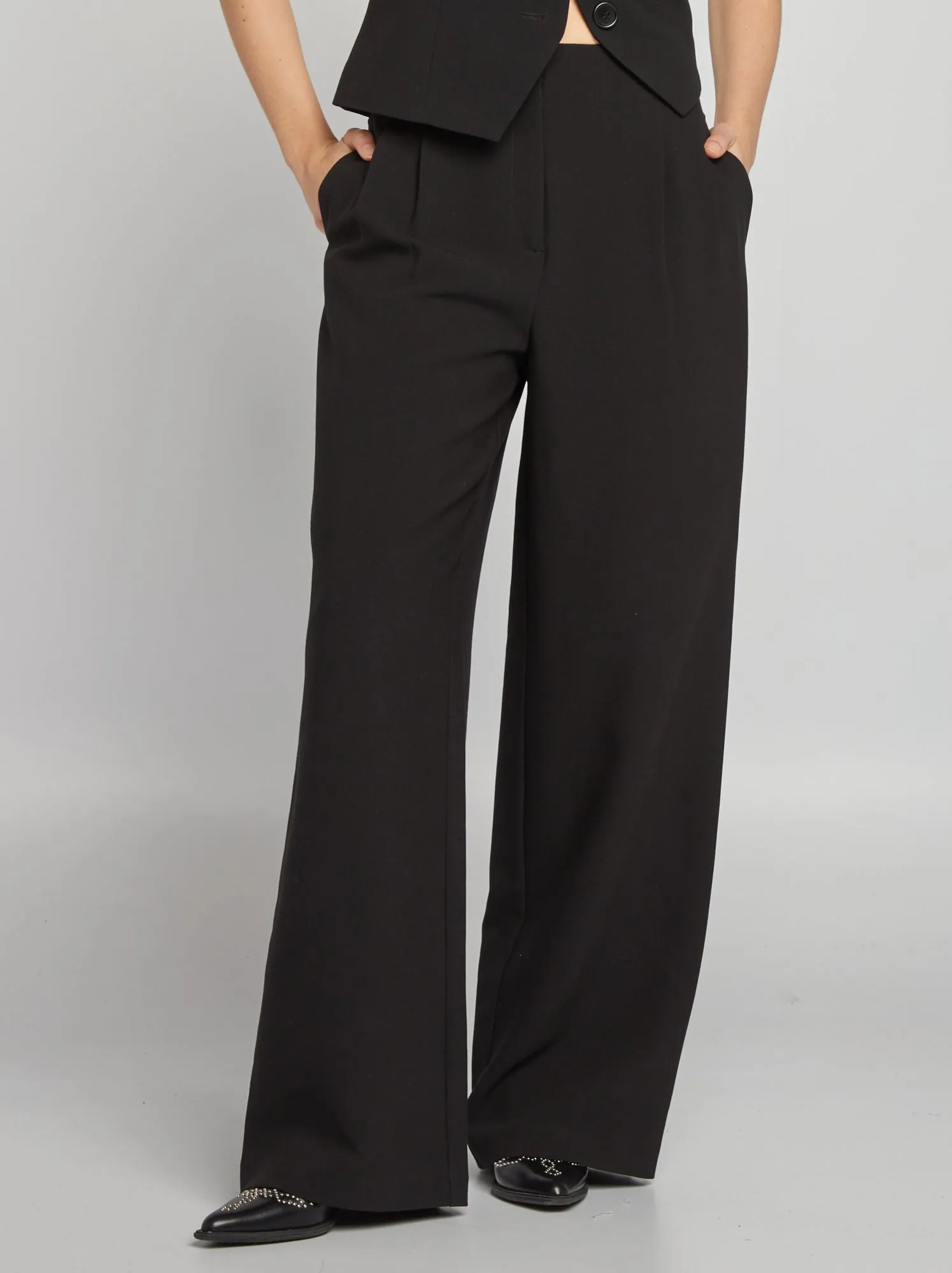 High-waisted wide-leg pants - black.