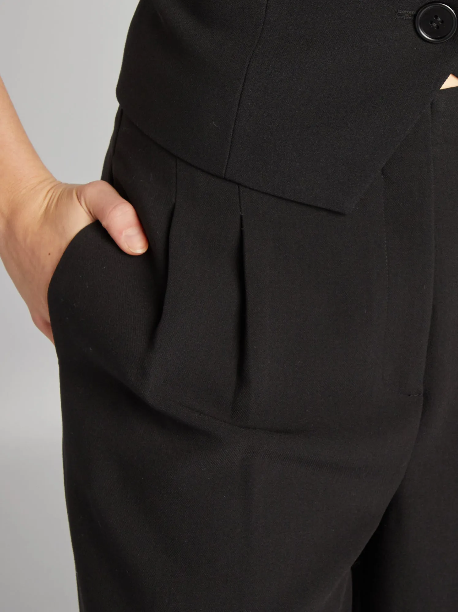 High-waisted wide-leg pants - black.