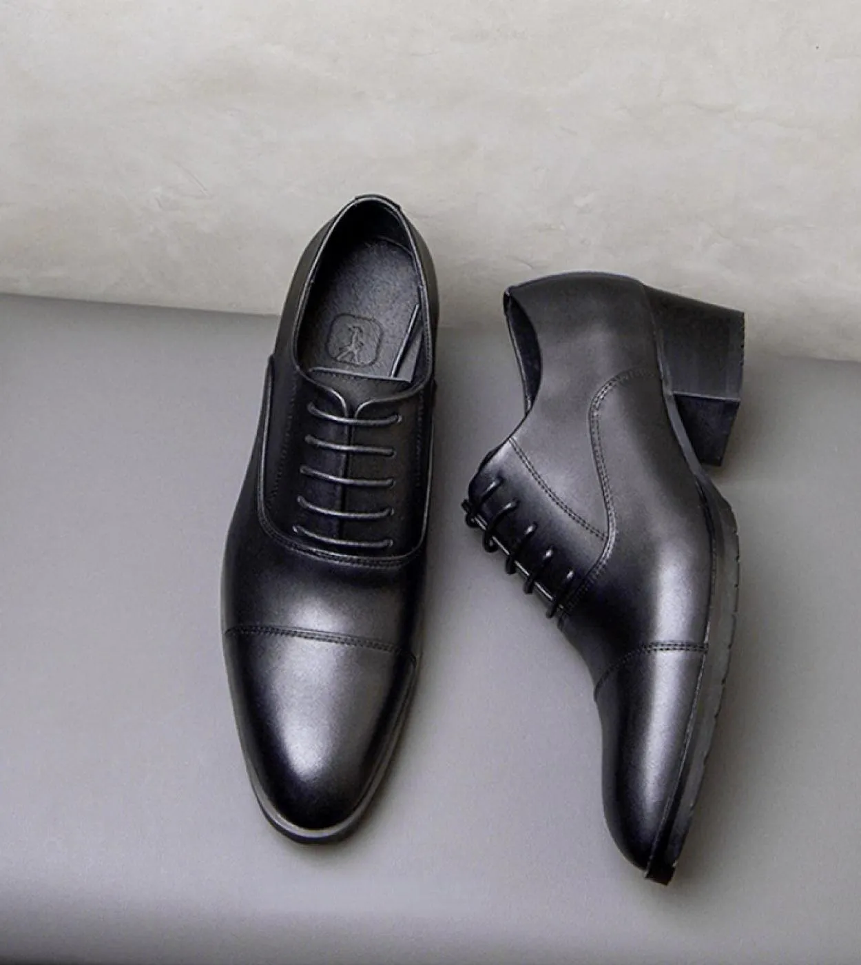 Men's leather shoes with 5 cm high heel. Handmade luxury black genuine leather men's shoes for parties and work.