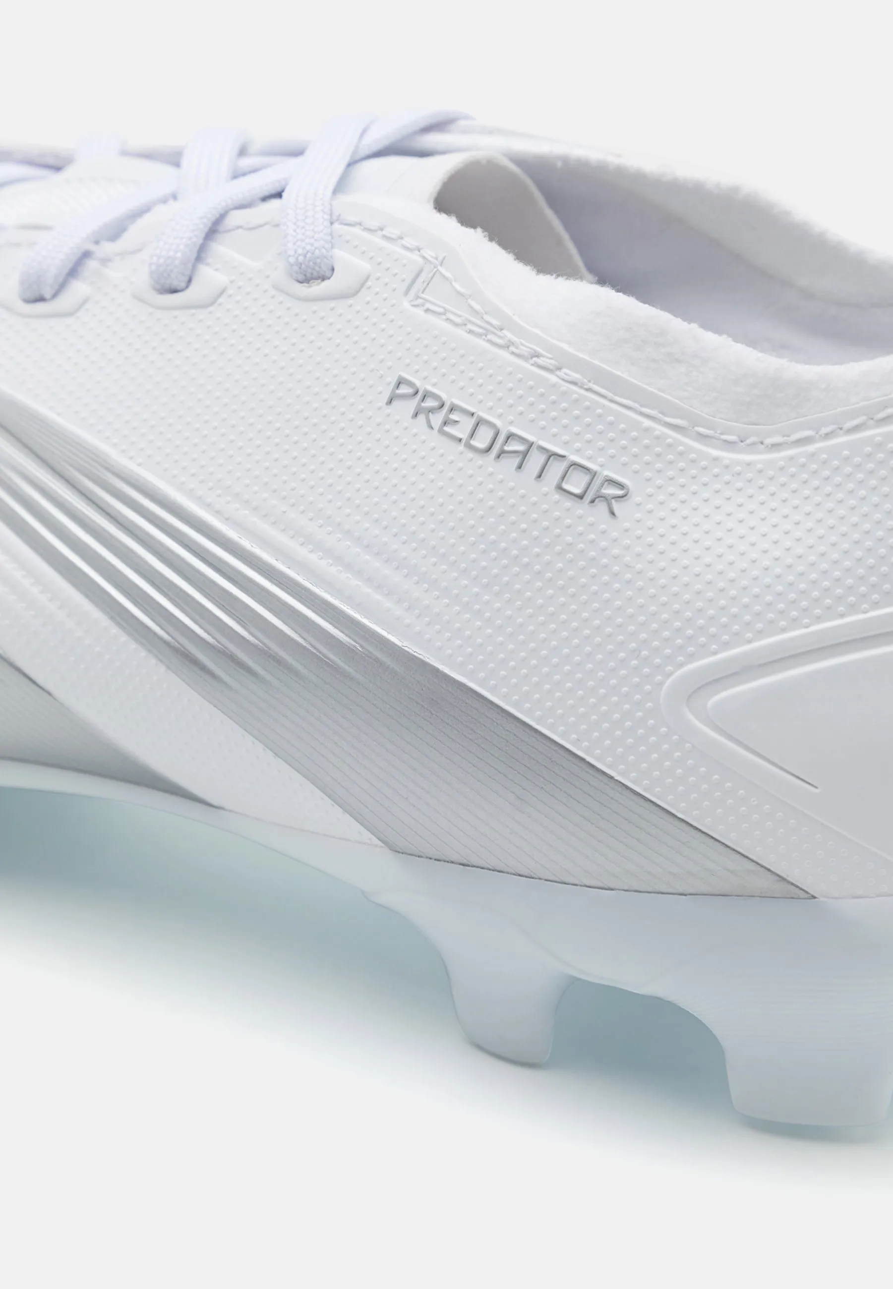 PREDATOR LEAGUE LOW MG - Scarpe da calcetto con tacchetti