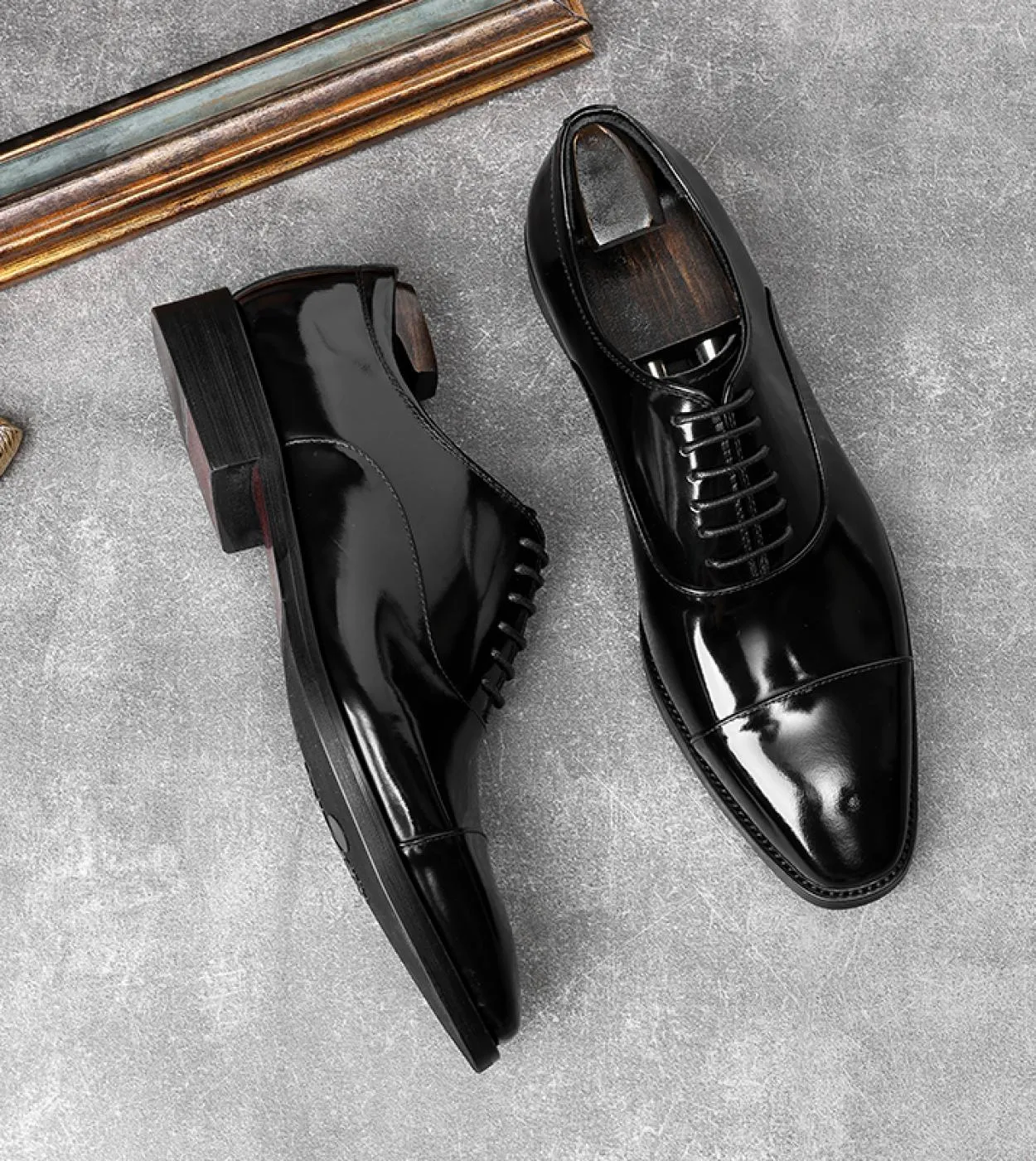 Scarpe da uomo in pelle verniciata di lusso 2023 Autunno Designer di marca Moda Oxford britanniche Scarpe da ufficio da uomo for