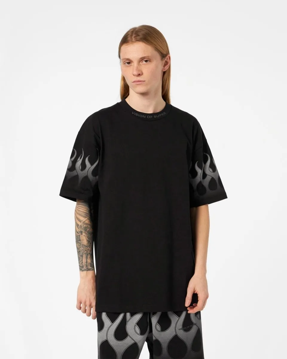 T-SHIRTS NERA CON FIAMME GRIGIE