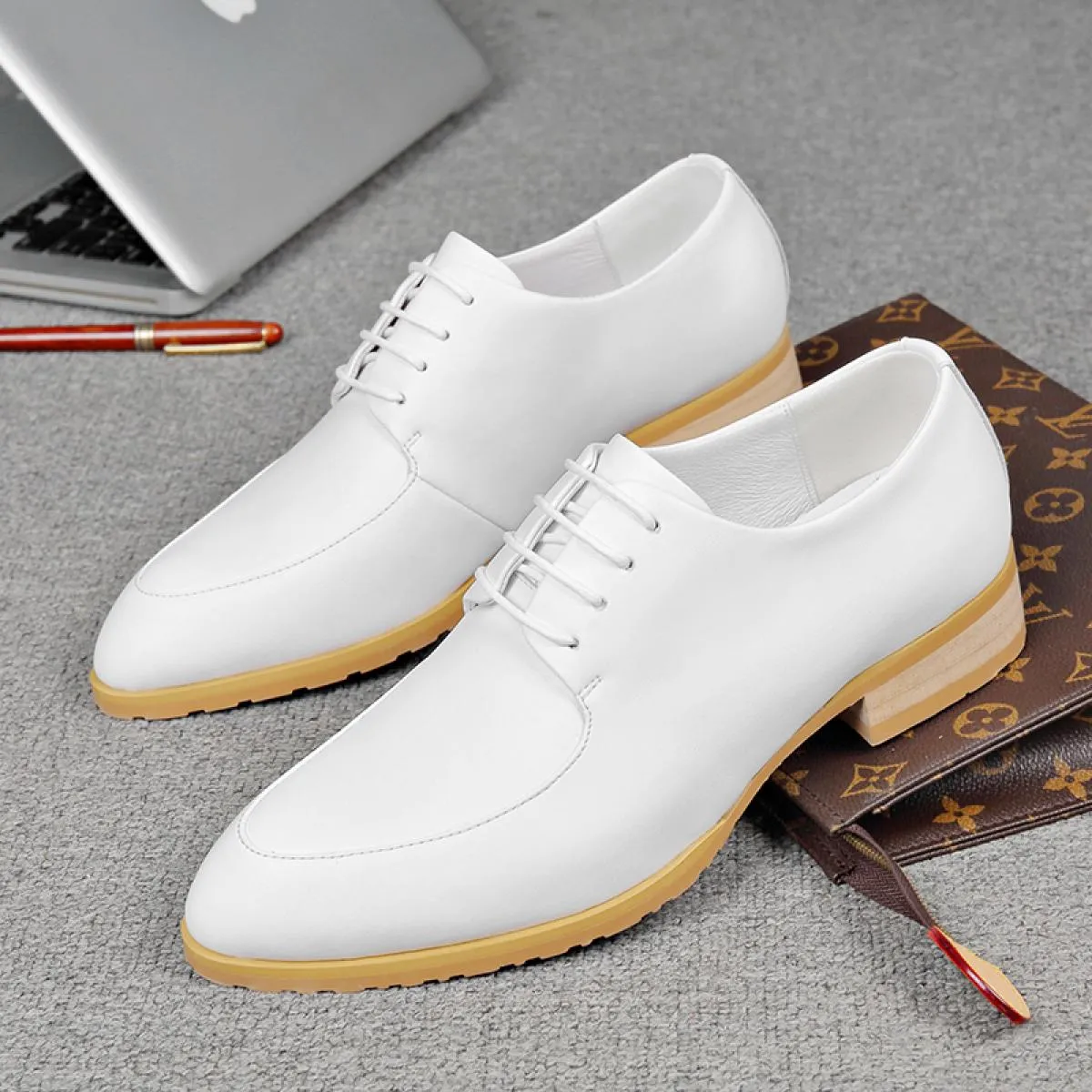 White leather high-end men's work shoes Small white pointed leather men's shoes S